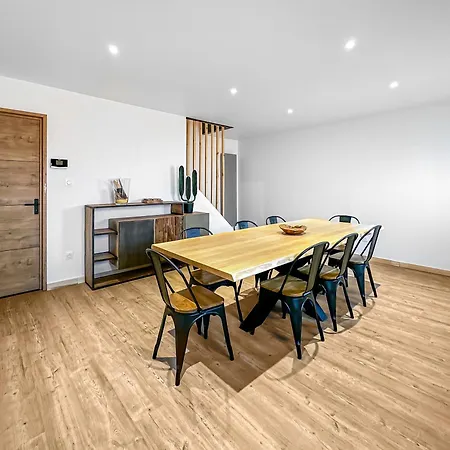 Retraite Paisible, Jardin, Plages Et Centre Anime Holiday home