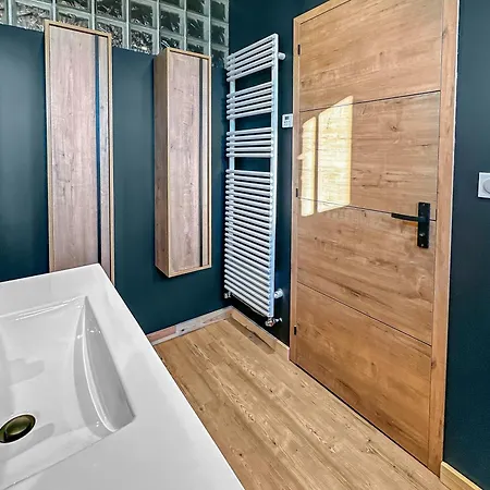 Retraite Paisible, Jardin, Plages Et Centre Anime Holiday home